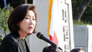 대법원에 몰려간 한국당 의원들 “文정권 사법농단 규탄”