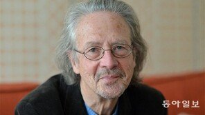 [노벨문학상 수상자 2인의 작품세계]‘관객모독’, 브레히트 연극의 교훈적 경향에 반기