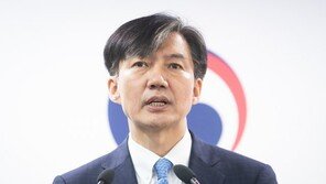 조국 법무장관, 35일만에 사퇴…“檢개혁 불쏘시개 역할 여기까지”
