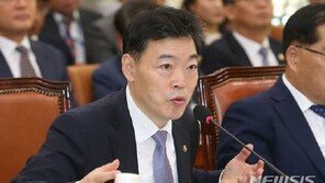 김오수 법무차관, ‘동반 사퇴’ 지적에 “자리 연연 안해”