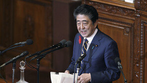 日아베, 이낙연 총리 방일 앞두고 “한국과 대화 계속해야”