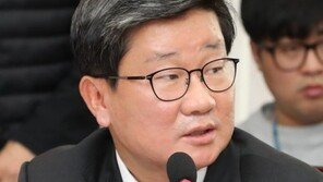 ‘새 법무장관에 전해철 유력’ 보도에…고민정 “정해진게 없다”