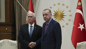 터키 외무장관 “쿠르드와 휴전 아냐…5일간 작전 중단일 뿐”