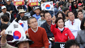 한국당, 조국 사퇴 후 첫 집회…‘反조국’서 ‘反문재인’으로