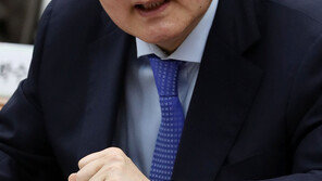 유시민 “조국 8월부터 내사”…검찰 “허위주장 그만하라”