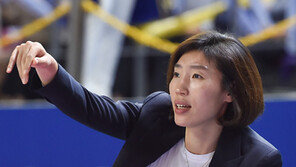 아직은 코트 위가 익숙한 우리은행 임영희 코치