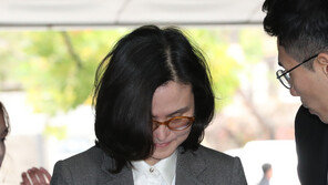 [속보]법원, 정경심 구속영장 발부… “증거인멸 염려”