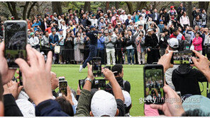 골프 황제의 선전으로 뜨거워지는 일본