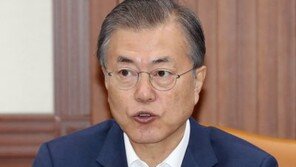 文대통령 “법무부 장관 인선 서두르지 않겠다…개각 예정에 없어”