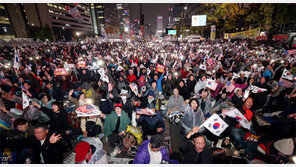 보수단체 광화문 ‘철야기도회’