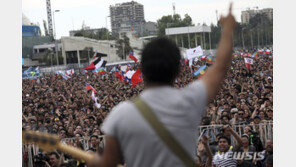 수그러들지 않는 칠레 국민들의 분노…“공짜 아니라 평등을”