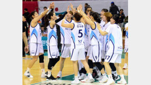 4쿼터 베테랑 빛난 신한은행, 시즌 첫 승 신고