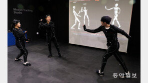 [청계천 옆 사진관]‘VR 놀이기구’ 타며 공부하는 대학생들 