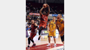 ‘브라운 30점’ KGC, 현대모비스 잡았다!