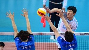 대한항공 강공배구 통했다, 이를 악문 정지석 우리카드를 압도하다