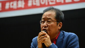 홍준표 “황교안 ‘헛발질’ 답답…색소폰은 총선 이기고 불어라”