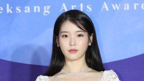 아이유 측 “불법 스트리밍 관객 공연 퇴출…관람 피해 사과”