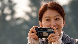 김희애 “‘윤희에게’ 재밌던 시나리오…어떤 역할이든 참여하고팠다”