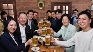 박영선 중기부 장관 “박용만 회장은 P2P업계 ‘대부’”