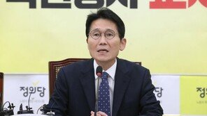 윤소하 “‘고성 논란’ 강기정 靑수석, 언행 과했다”