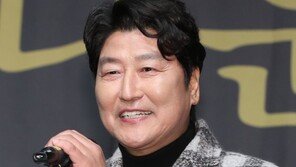 송강호, 봉준호 아름다운 예술인상 대리수상 “오스카 결과 기대”