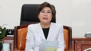 국정원 “北송환 2명, 진실 얘기 안해…다른 경로로 범죄자 파악”