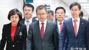 날선 공방 벌인 유승민-공화당… 보수통합 최대 변수는 ‘박근혜’