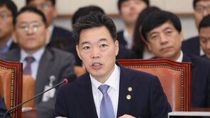 법무부 “전관특혜 뿌리 뽑겠다”…文대통령에 TF 구성 보고