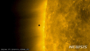100년에 13차례 보이는 수성의 태양면 통과 ‘쇼’