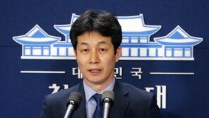‘文복심’ 윤건영, 총선 출마 고심 중…내달 사퇴설 솔솔