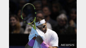 세계 1위 나달, ATP 파이널스 첫 경기서 츠베레프에 완패