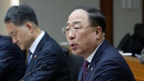 홍남기 “주택연금 가입 60→55세로…정책별 연령 조정”