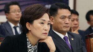 김현미 장관 “10년 공공임대 분양전환가, 양자 합의계약에 의한 것”