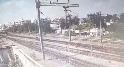 [영상]인도 열차 2대 정면 충돌…CCTV 보니 ‘문’ 없어 아찔