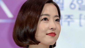 [연예뉴스 HOT④] 팔 깁스한 박보영 잠정 활동 중단