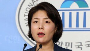한국당 “조국, 권력·가족 비리 국민 앞에 진실 털어놔야”