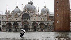 베네치아, 조수 수위 110㎝로 낮아져…강풍에 긴장 여전