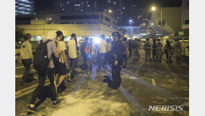 홍콩이공대 내 시위대 급속히 줄어…CNN “패배감 퍼져”