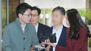 ‘경찰총장’ 윤총경 첫 재판 내달 3일로 연기…수사무마 혐의