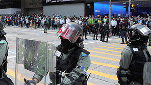 홍콩 새 경찰총수 “석방은 없다”… 200명 폭동죄 기소 초강수