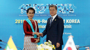 文대통령 “한·미얀마 우정 더 굳건”…수치 “한반도 평화 기여”