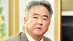 “文대통령, 남자 박근혜” 원희룡에…송재호 “버르장머리 없이”