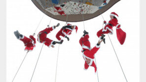 [청계천 옆 사진관]하늘에서 내려온 산타!