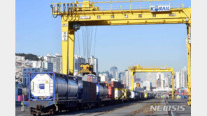 ‘수출 엔진’ 식는 한국, 세계 무역액 비중 3% 밑돌 듯