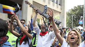 악기가 무기? 콜롬비아 반정부 시위