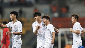 한국, 아쉬움 속 홍콩에 2-0승…3회 연속 우승 시동