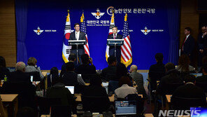 에스퍼 美국방장관 “北 ICBM 개발, 미 본토에 직접적 위험”