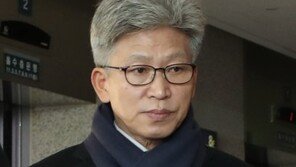 ‘울산시장 측근 비리 제보’ 송병기 울산부시장 병가 끝내고 복귀