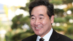 이낙연, 文정부 첫 총리로 ‘주가 급등’…與 간판 등극, 종로 출마?