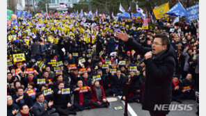 차벽에 막힌 한국당…국회 길 건너편서 “공수처 반대”